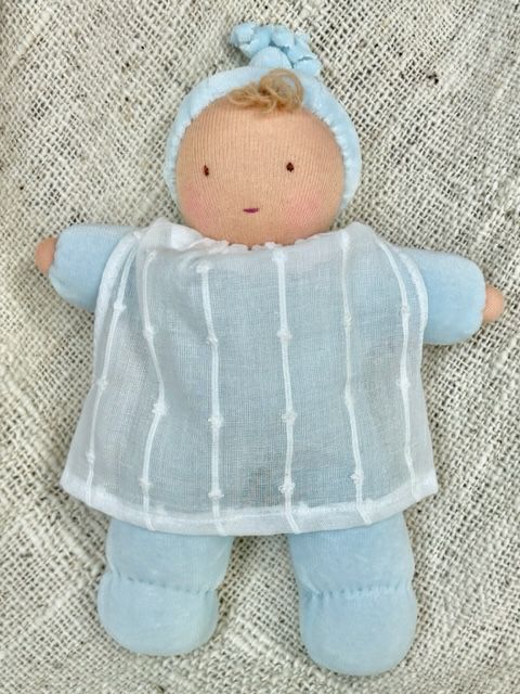 完成品】ウォルドルフ人形 ヴェロアの赤ちゃん 水色 | 奈良新聞・なら